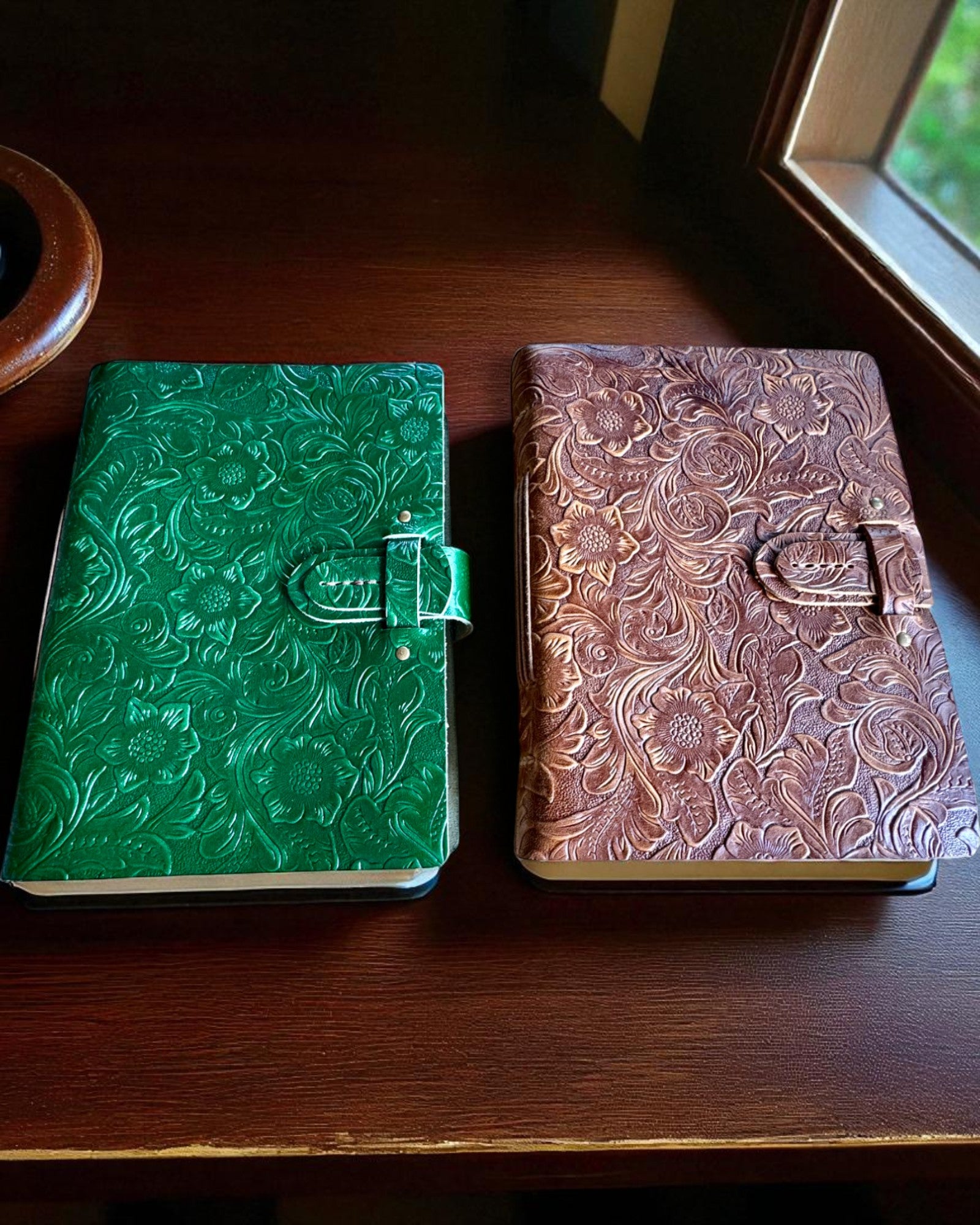 Leren Notitieboek Vintage "Floralis" – handmatig geperst, 400 pagina's, mogelijkheid tot graveren, 2 varianten
