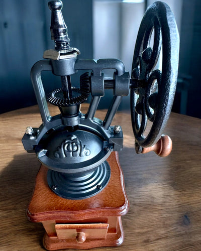 Retro koffiemolen "Vintage Café" 27 cm hoog, met de mogelijkheid voor personalisatie met gravure als cadeau