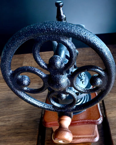 Retro koffiemolen "Vintage Café" 27 cm hoog, met de mogelijkheid voor personalisatie met gravure als cadeau