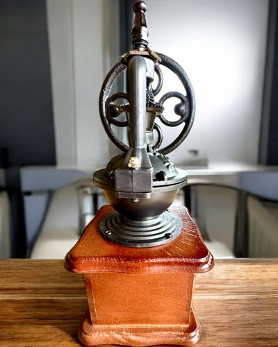 Retro koffiemolen "Vintage Café" 27 cm hoog, met de mogelijkheid voor personalisatie met gravure als cadeau