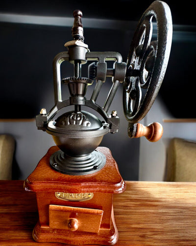 Retro koffiemolen "Vintage Café" 27 cm hoog, met de mogelijkheid voor personalisatie met gravure als cadeau