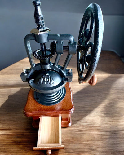 Retro koffiemolen "Vintage Café" 27 cm hoog, met de mogelijkheid voor personalisatie met gravure als cadeau