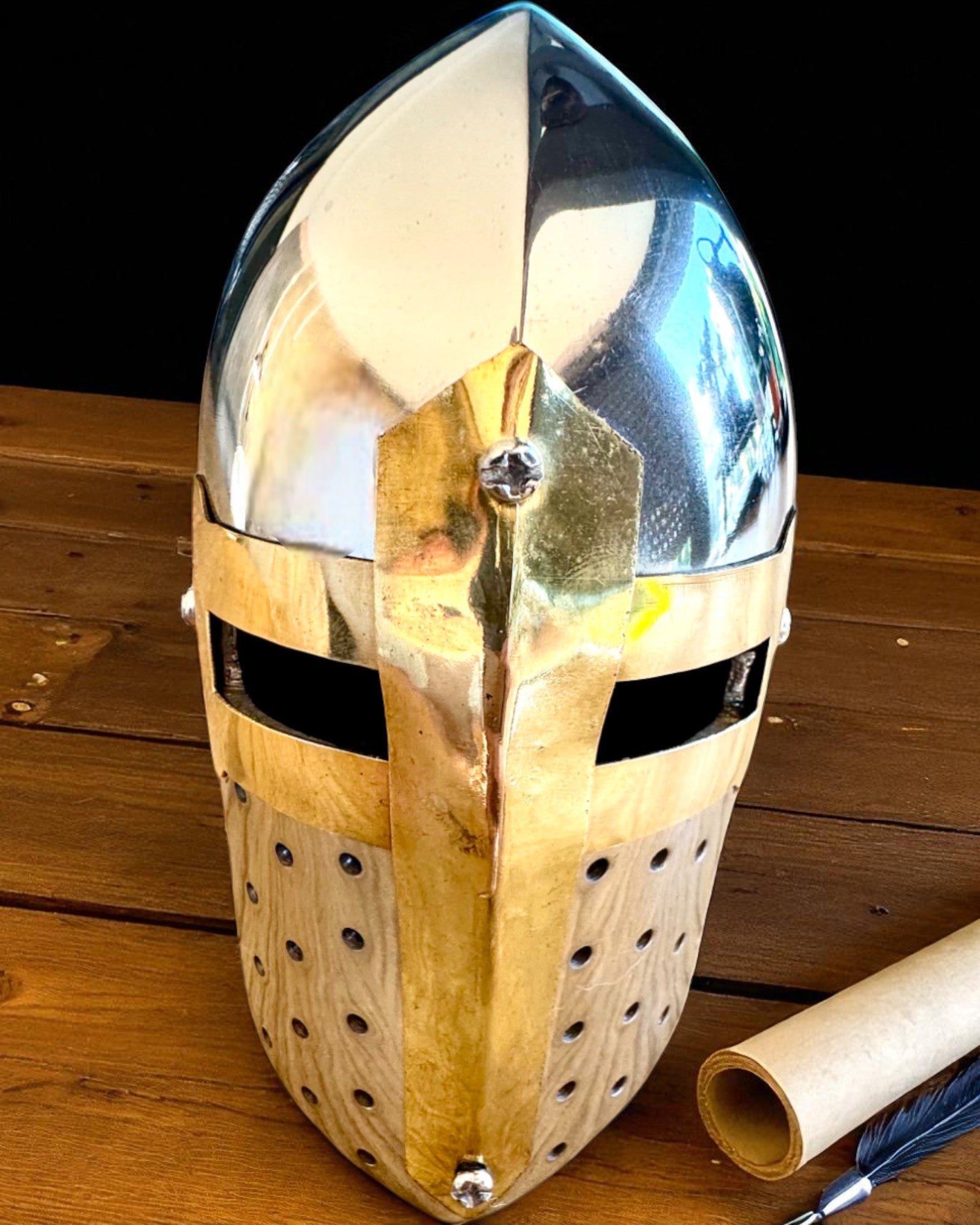 Mini Ridderhelm „Guardian” van messing – handgemaakt, 12 cm, mogelijkheid tot personalisatie met gravure als cadeau