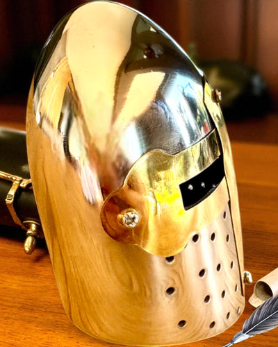 Mini Ridderhelm „Guardian” van messing – handgemaakt, 12 cm, mogelijkheid tot personalisatie met gravure als cadeau