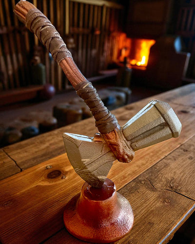 Storm Relic – decoratieve hamer met basis, 26 cm, handgemaakt, mogelijkheid tot personalisatie met gravure als cadeau