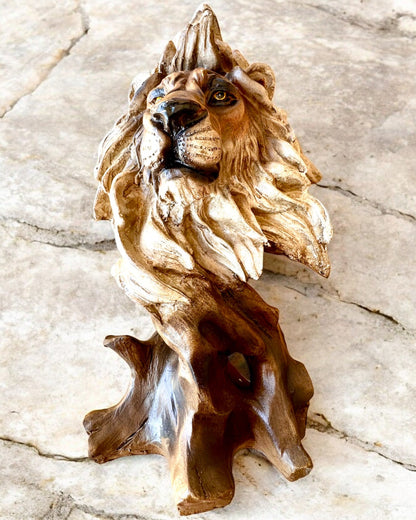 "Lwia Odwaga" - Beeldje van Hars, 28 cm hoog, met de mogelijkheid tot graveren als cadeau