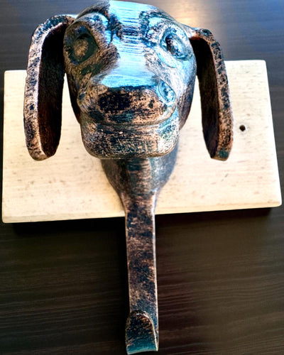 Messing kapstok Hond Vriend, handgemaakt, mogelijkheid tot personalisatie met gravure op hout