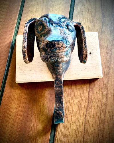 Messing kapstok Hond Vriend, handgemaakt, mogelijkheid tot personalisatie met gravure op hout