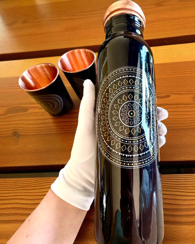 Koperen Set Mandala – Fles 1L + 2 Bekers in Etui, mogelijkheid tot personalisatie met gravure als cadeau