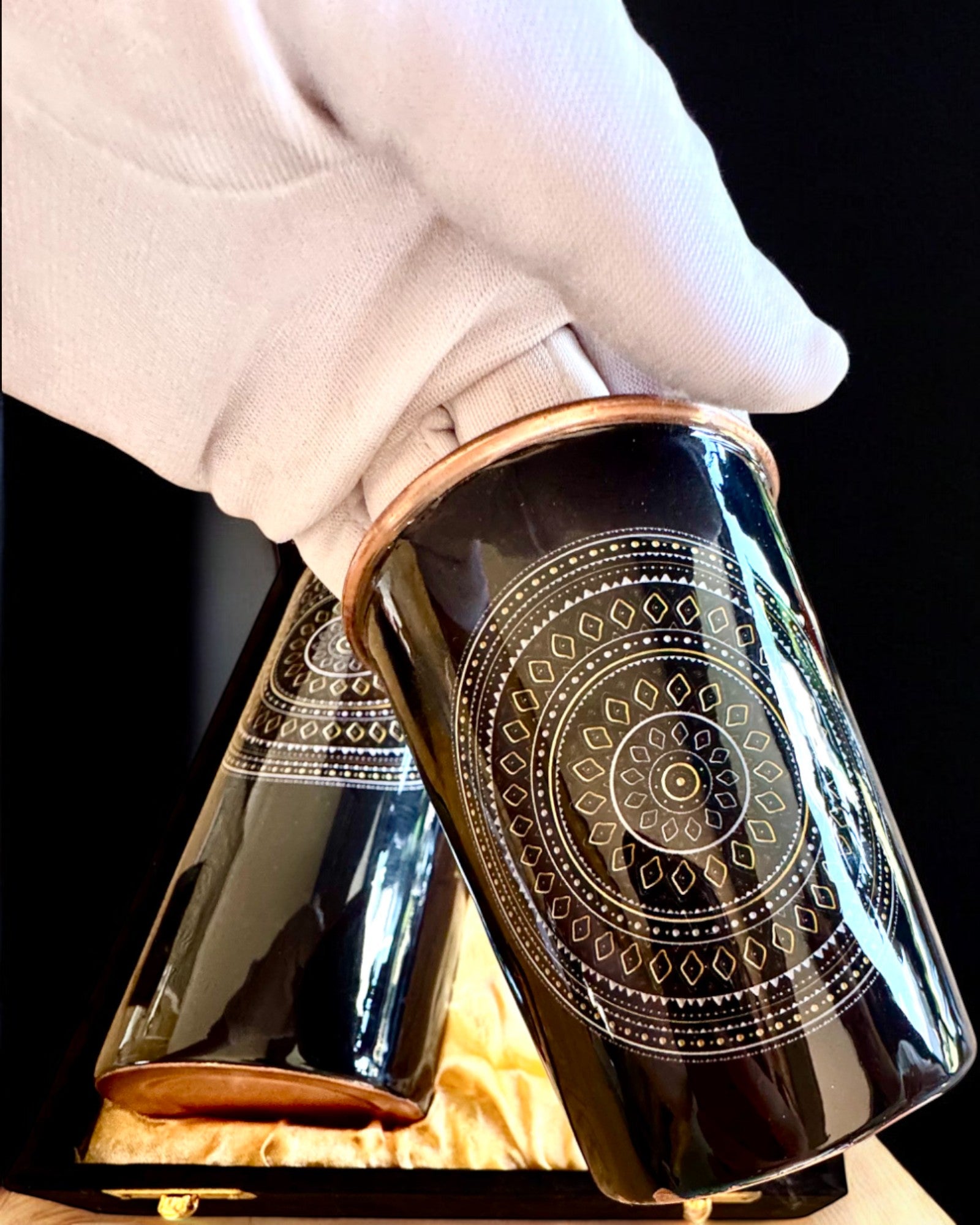 Koperen Set Mandala – Fles 1L + 2 Bekers in Etui, mogelijkheid tot personalisatie met gravure als cadeau