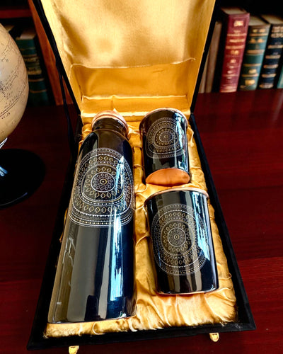 Koperen Set Mandala – Fles 1L + 2 Bekers in Etui, mogelijkheid tot personalisatie met gravure als cadeau
