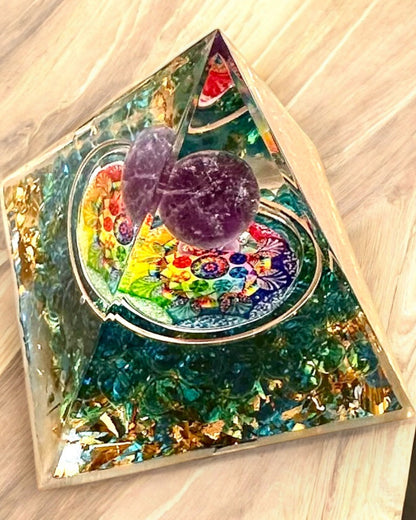 Orgonitische Energiepiramide "Mystic Aura"