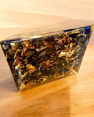 Orgonitische Energiepiramide "Kosmische Piramide" Galactische Essentie, als cadeau