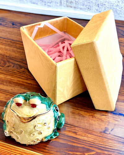 Elegante decoratieve doos "Żabi Skarb" als cadeau personalisatie, met graveeroptie