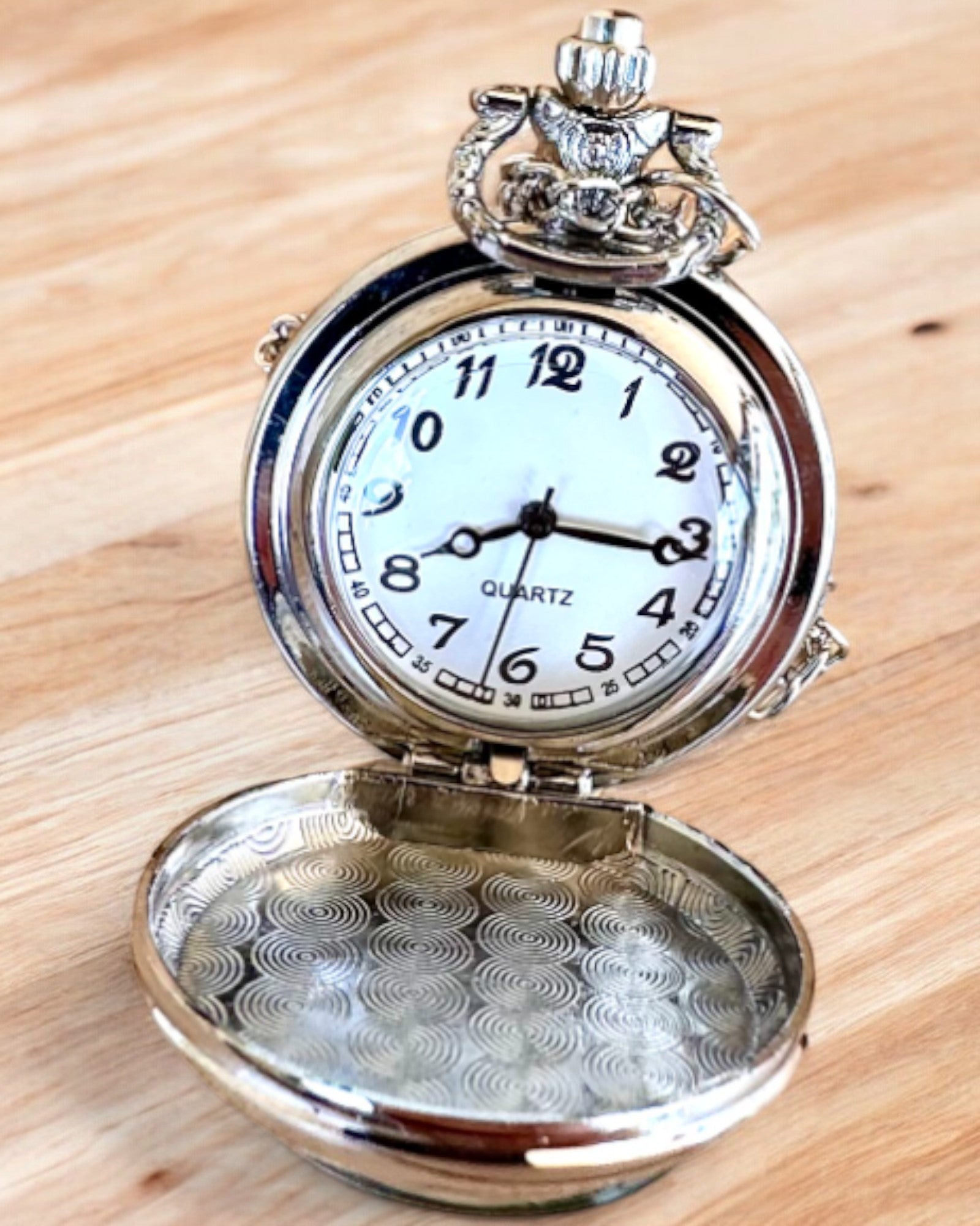 Zakhorloge "CloverTime" met klavertjeviermotief, mogelijkheid tot personalisatie met gravure als cadeau