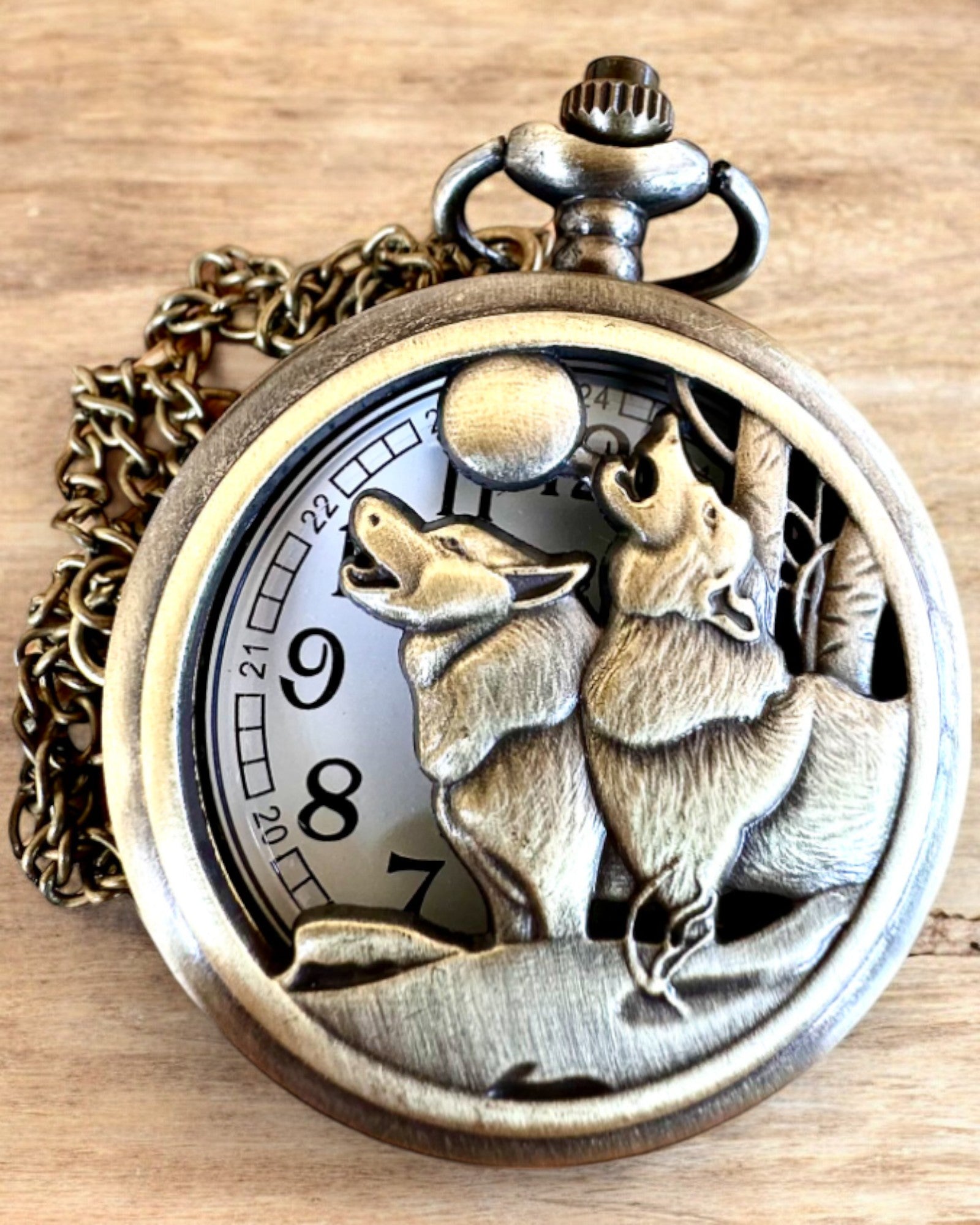 „Luna Wolf” – Stijlvolle Zakhorloge met Wolven, mogelijkheid tot personalisatie met gravure als cadeau