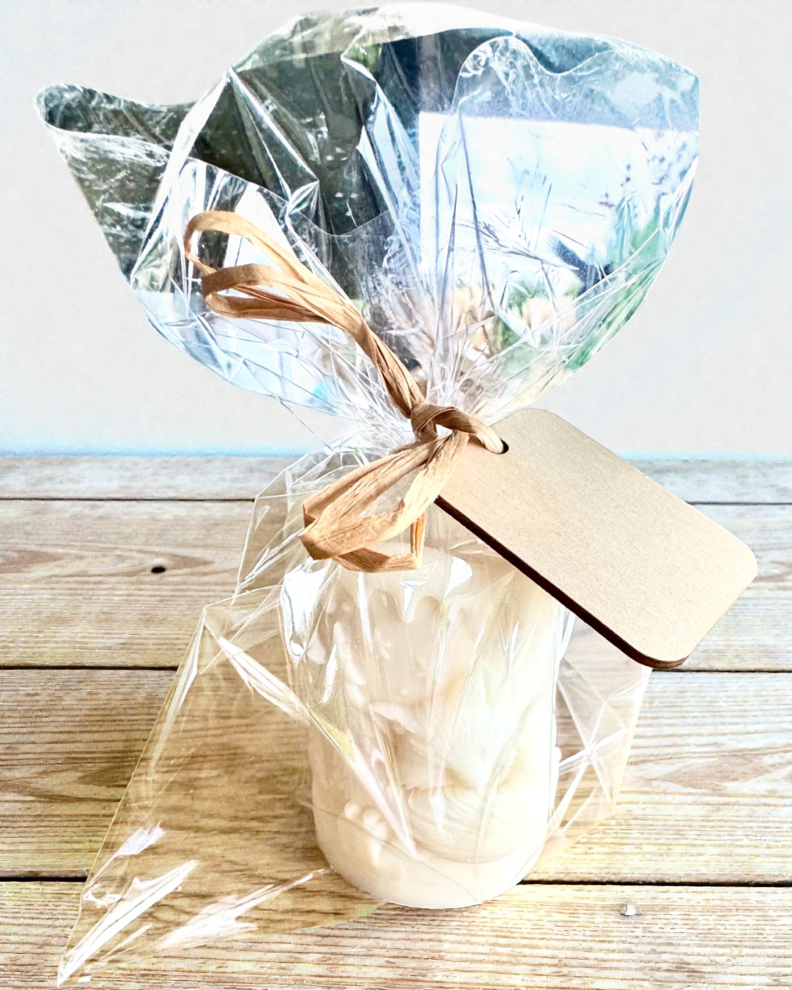 Sojakaars Wintervos, 7,5 cm hoog, handgegoten sojakaars met een schattige slapende vos, personaliseerbaar met een gravure op het plaatje