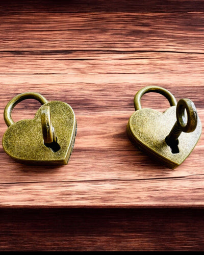 Liefdes Mini Hangsloten Hart DeLuxe, Set van 2 hangsloten met sleutels, 6 varianten om uit te kiezen, mogelijkheid tot personalisatie met gravure als cadeau