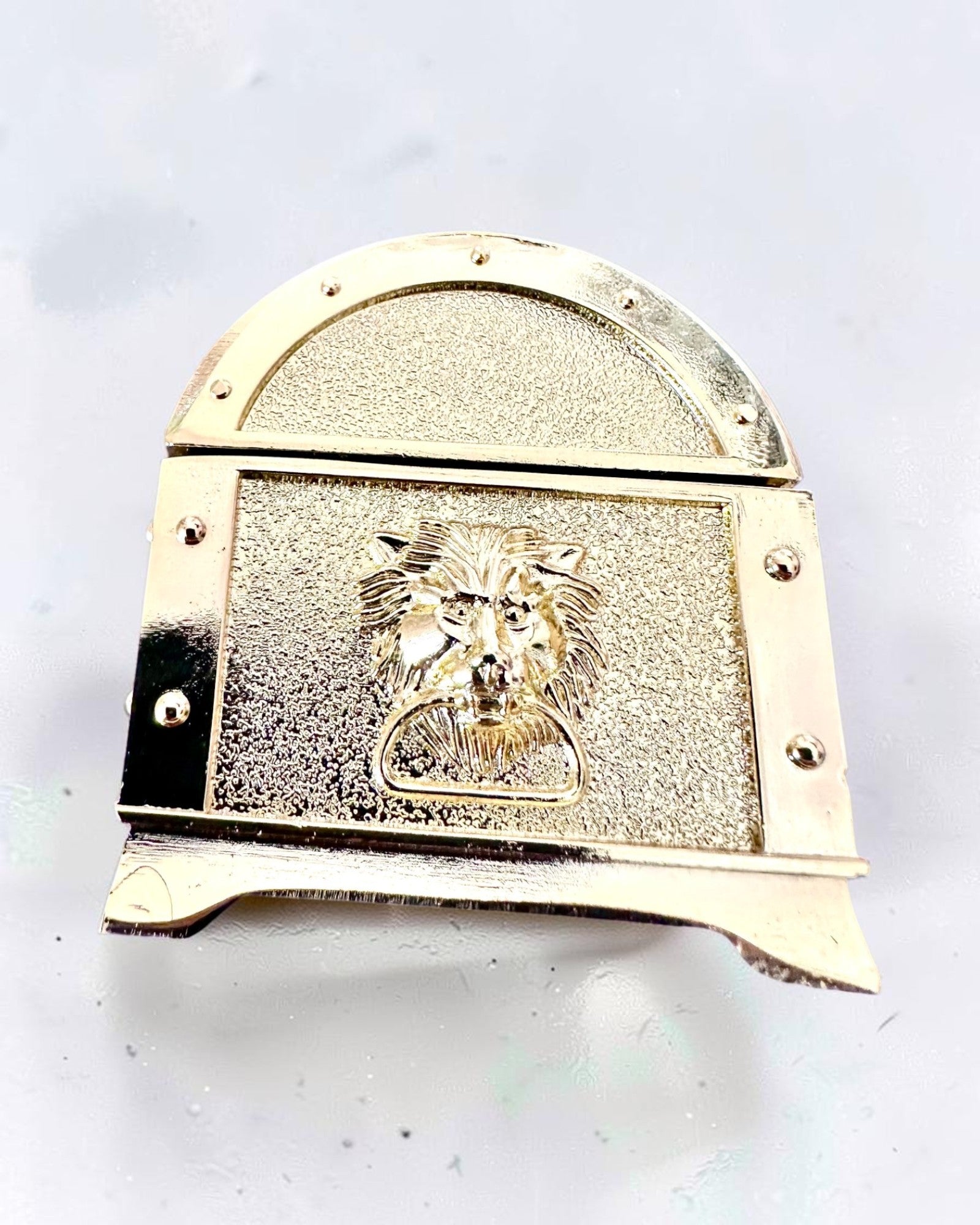 Metalen retro schatkist met gravure - zilverkleurig kistje 7x5x5 cm