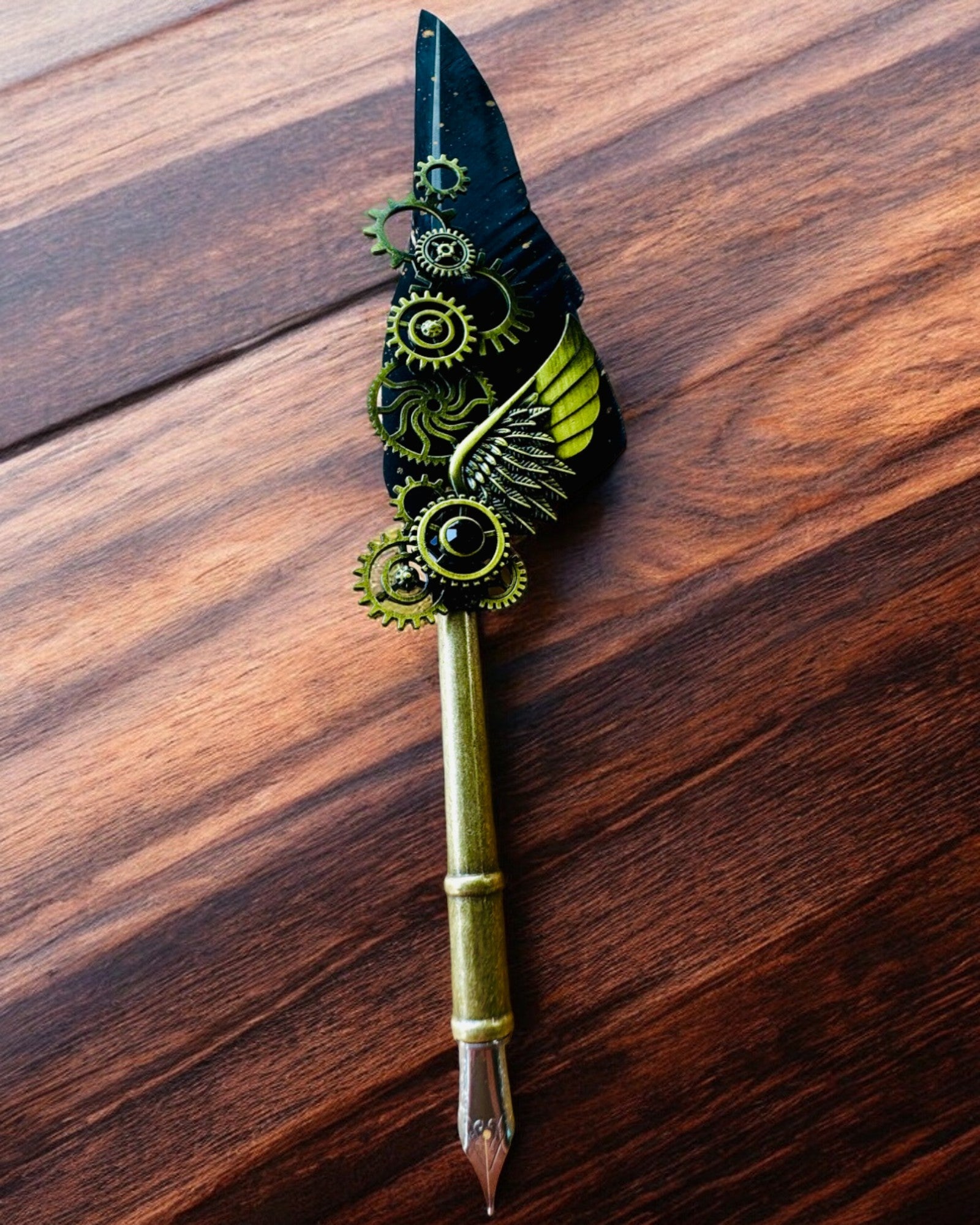 Kaligrafiepen "Steampunk Elegantie" met Kalkoenveer - Handgemaakt 5 varianten om uit te kiezen, personalisatie met gravure als cadeau