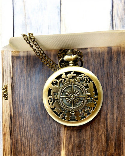 Ouderwetse Zakhorloge met Kompasmotief en Ketting, Kwarts, personalisatie met gravure