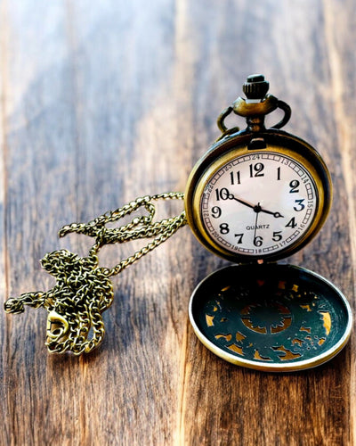Ouderwetse Zakhorloge met Kompasmotief en Ketting, Kwarts, personalisatie met gravure