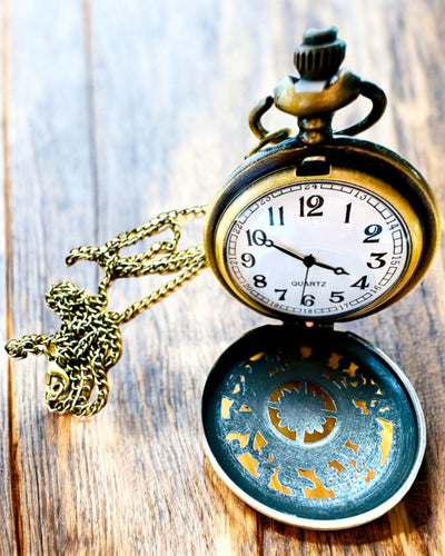 Ouderwetse Zakhorloge met Kompasmotief en Ketting, Kwarts, personalisatie met gravure