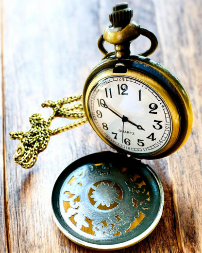 Ouderwetse Zakhorloge met Kompasmotief en Ketting, Kwarts, personalisatie met gravure