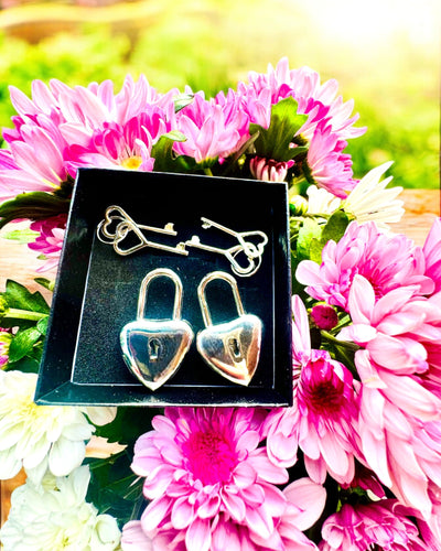 Sleutels van Liefde in Zilverkleur 2 mini Hangsloten in de Vorm van een Hart, mogelijkheid tot personalisatie met gravure als cadeau