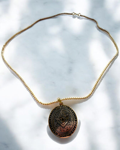 Amulet van de Geheimzinnige Kracht - Ketting met Gravure, 2 kleuropties beschikbaar