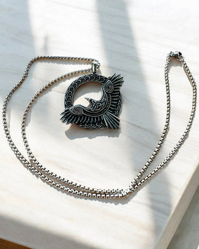 Amulet van de Stalen Valk - Ketting met gravure, geïnspireerd door Keltische kunst, als cadeau