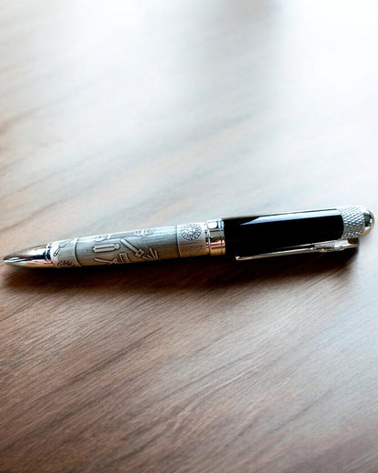 Elegante Pen "Mistrzowska Harmonia" met Graveeroptie - Symbolische Motieven, Oud Zilver, mogelijkheid tot personalisatie met gravure als cadeau