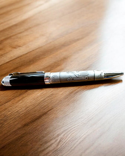 Elegante Pen "Mistrzowska Harmonia" met Graveeroptie - Symbolische Motieven, Oud Zilver, mogelijkheid tot personalisatie met gravure als cadeau