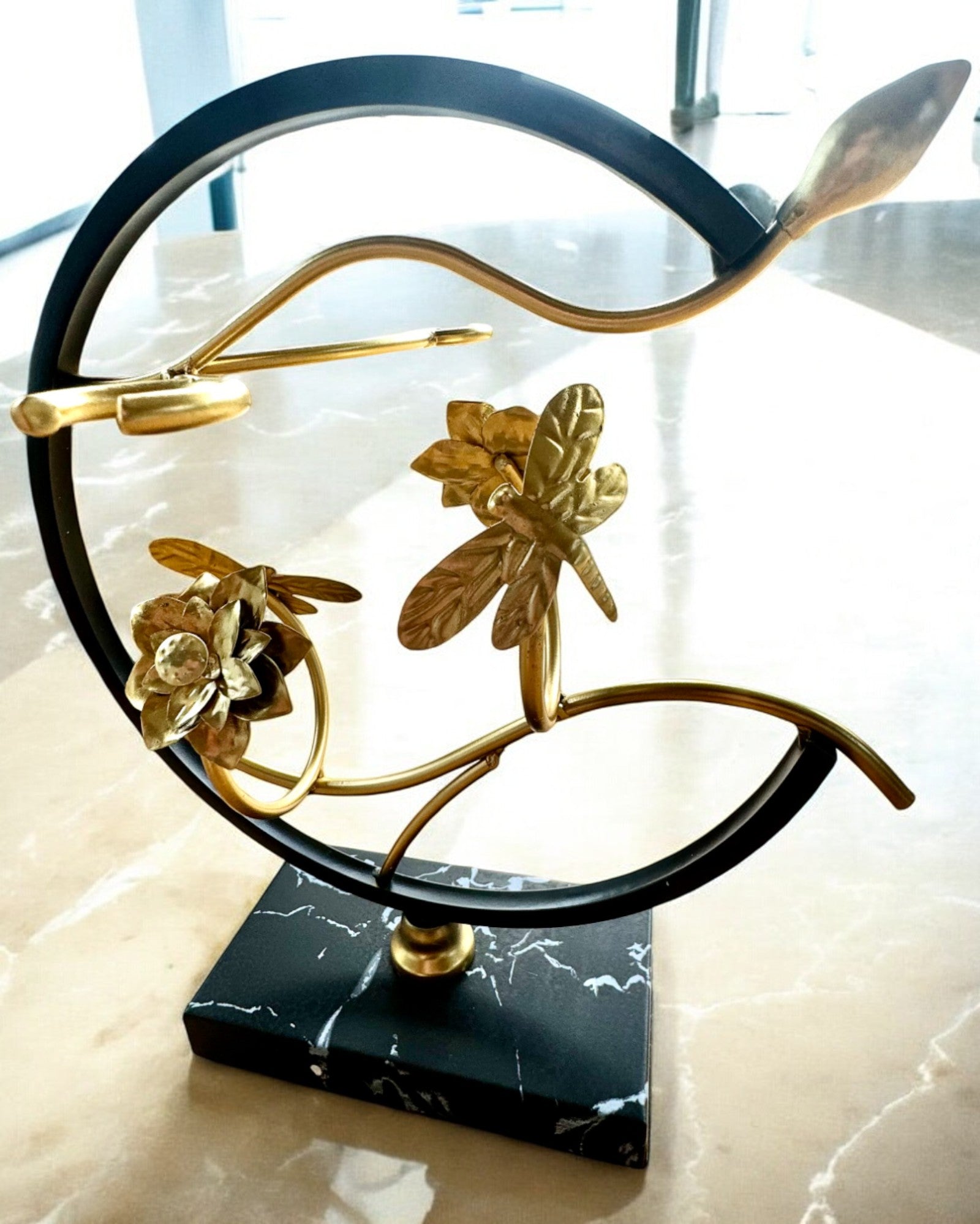 Standaard "Elegante Insect" - voor een wijnfles en glazen, hoogte 33 cm, mogelijkheid tot personalisatie met gravure als cadeau