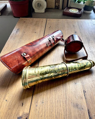 Koninklijke Verrekijker "Voyager 1818" – Exclusief, Messing, 83 cm, handgemaakt, etui van Echt Leer – Collectors Editie, personalisatie met gravure als cadeau