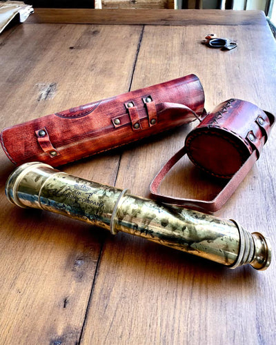 Koninklijke Verrekijker "Voyager 1818" – Exclusief, Messing, 83 cm, handgemaakt, etui van Echt Leer – Collectors Editie, personalisatie met gravure als cadeau