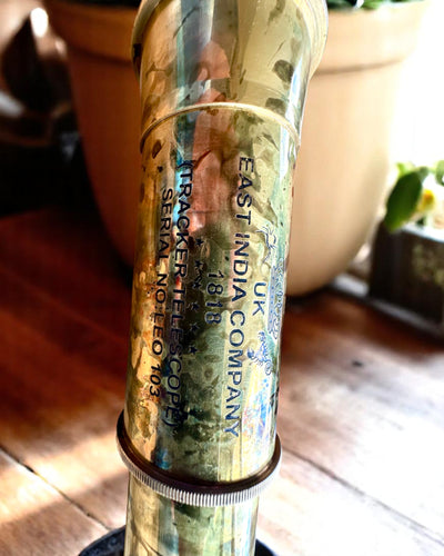 Koninklijke Verrekijker "Voyager 1818" – Exclusief, Messing, 83 cm, handgemaakt, etui van Echt Leer – Collectors Editie, personalisatie met gravure als cadeau