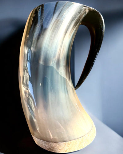Compact, 350 ml, Gesneden Meesterwerk Bierpul met de mogelijkheid tot personalisatie met gravure - 2 kleuropties