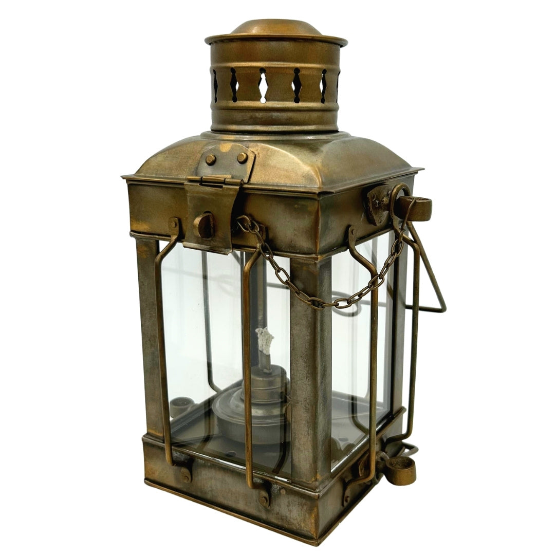 Retro stalen petroleum lamp LT608 in de kleur verouderd messing met graveermogelijkheid