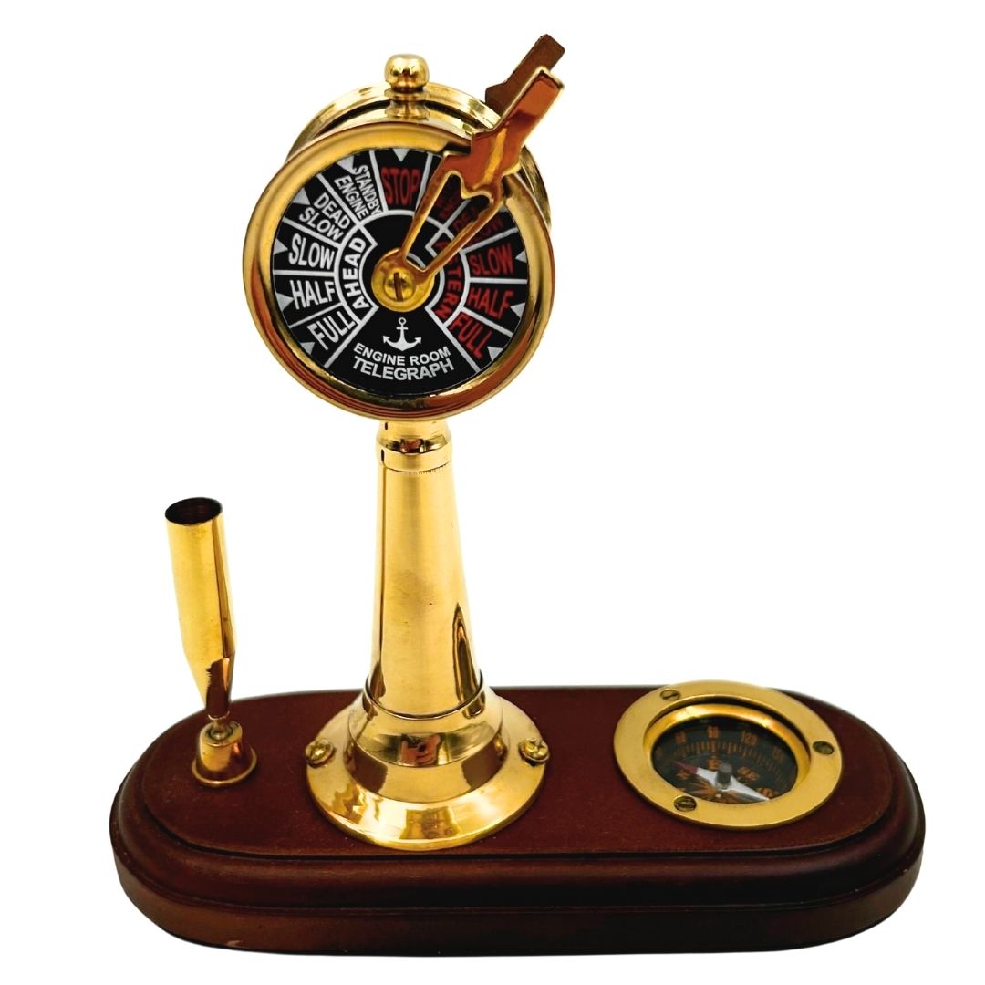 Elegante bureauset met gravure – machinetelegraaf, kompas en pennenhouder met houten voet – ideaal cadeau voor een zeiler, manager of liefhebber van retrostijl – hoogwaardig messing en hout, afmetingen 16,5 x 6 x 16,8 cm