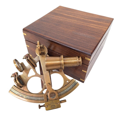 Grote messing sextant in elegante houten doos met personalisatiemogelijkheid door gravure