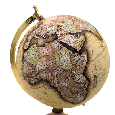 Stijlvolle decoratieve retro globe op houten voet 32 cm met personalisatiemogelijkheid door gravure