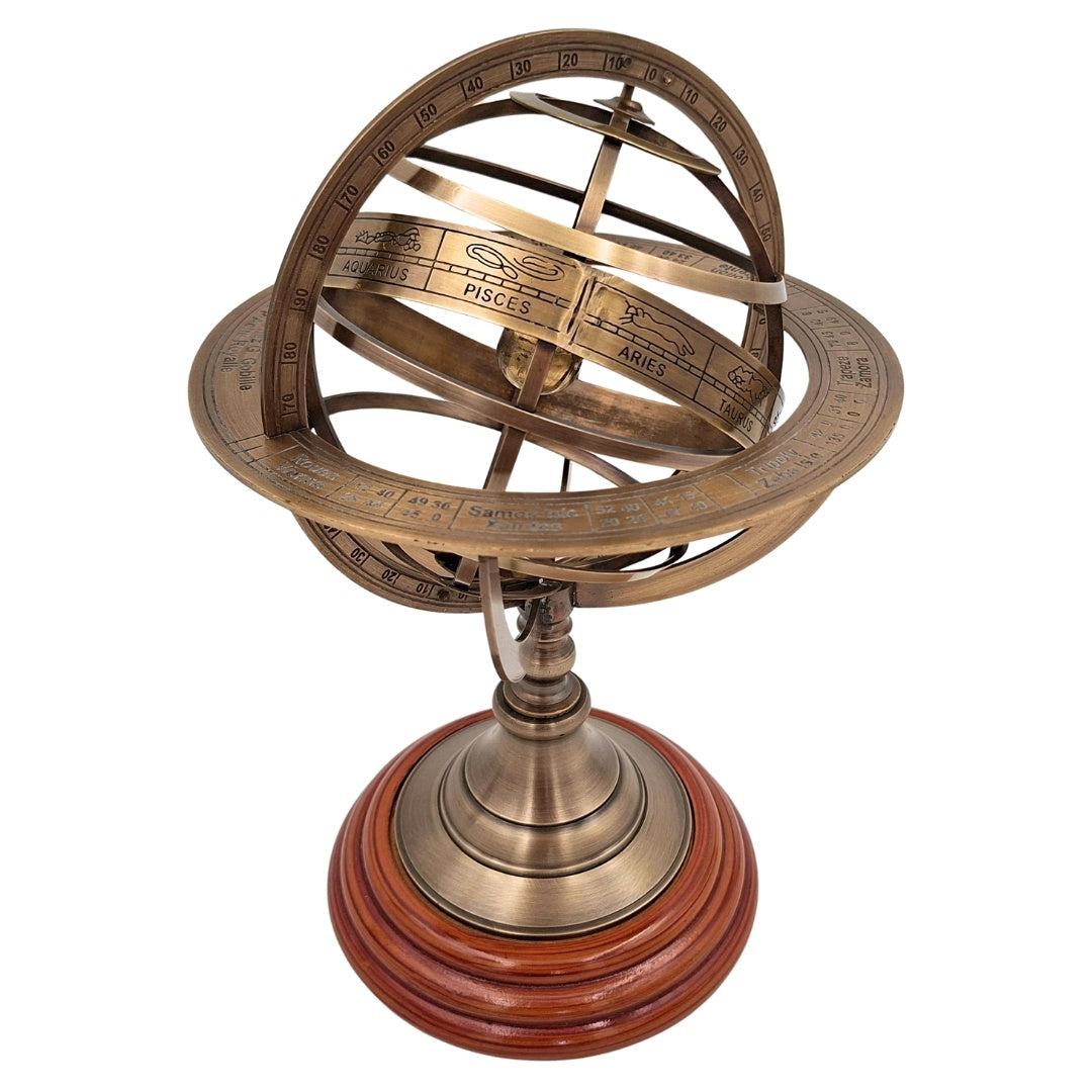 Messing sferisch astrolabium op houten voet 28 cm met personalisatiemogelijkheid door gravure