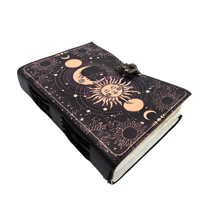 Decoratief leren notitieboek Zon en Maan 200 pagina's met mogelijkheid tot personalisatie door gravure, marineblauw, gemaakt van geitenleer, ideaal als cadeau