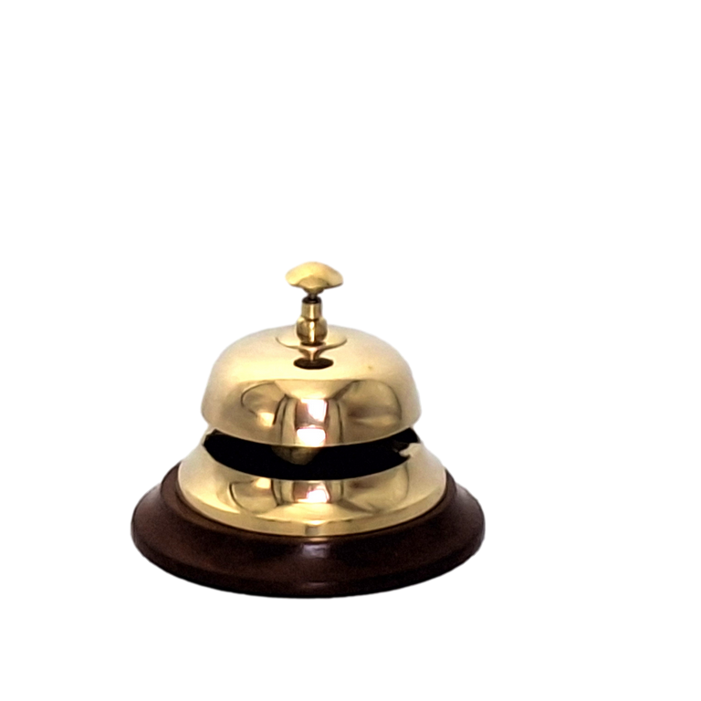 Messing hotelgong op houten voet TB27/4 met mogelijkheid tot personalisatie met gravure, elegant cadeau in goud- en bruintinten, hoogte 11 cm, diameter 12 cm