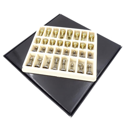 Exclusieve metalen schaakset Italfama 28x28 cm met mogelijkheid tot personalisatie met gravure, bruin-zwart schaakbord, goud- en zilverkleurige stukken