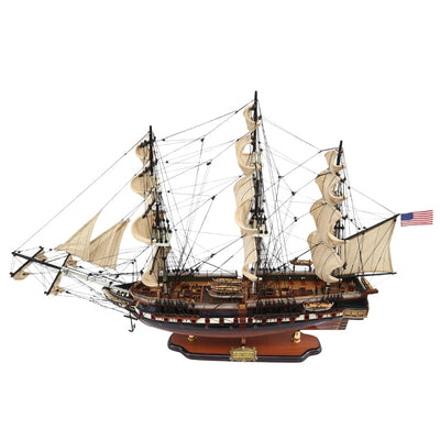 Exclusief groot model van het zeilschip USS Constitution 100cm met mogelijkheid tot personalisatie door gravure