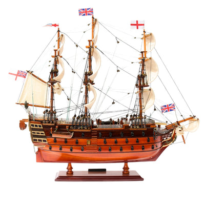 Model van het zeilschip HMS Victory, gemonteerd, 54 cm - Handgemaakte replica met mogelijkheid tot personalisatie door gravure - Ideaal cadeau voor zeilliefhebbers - Hoge kwaliteit, elegante houten voet