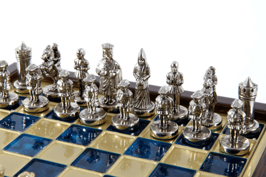 Elegante premium messing schaakset 20x20cm Byzantium met gepersonaliseerde gravure - ideaal cadeau voor een schaker en geschiedenisliefhebber - handgemaakte stukken in gouden en zilveren afwerking