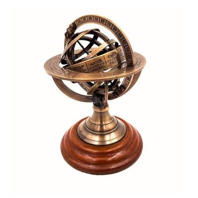 Decoratief messing astrolabium op houten voet met mogelijkheid tot personalisatie door gravure